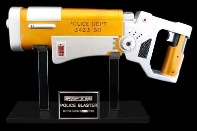 THE FIFTH ELEMENT - POLICE BLASTER  